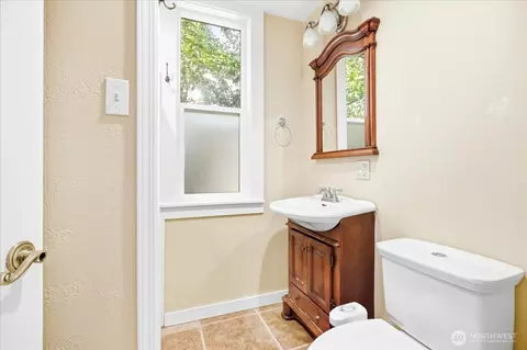 Bath - 620 E Sumach St, Walla Walla, WA 99362 photo 2 of 3