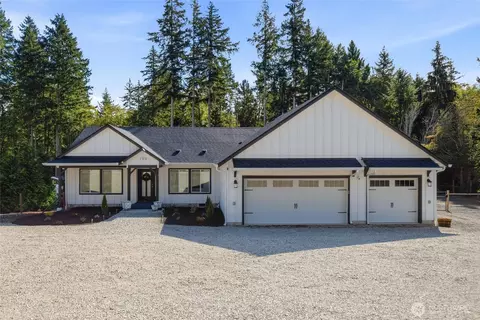 190 E Olympic Palisades Dr, Belfair, WA 98528
