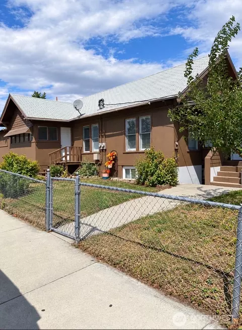 613 615 Alaska St, Wenatchee, WA 98801