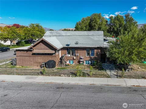 613 615 Alaska St, Wenatchee, WA 98801