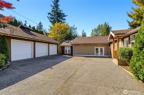 3326 Lakeway Dr, Bellingham, WA 98229