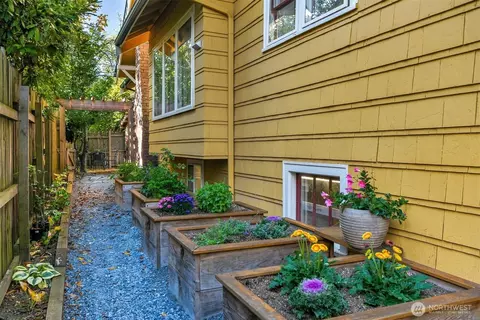 Exterior - 8024 16th Ave NE, Seattle, WA 98115 photo 12 of 13