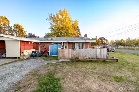723 SE 6th Ave, Oak Harbor, WA 98277