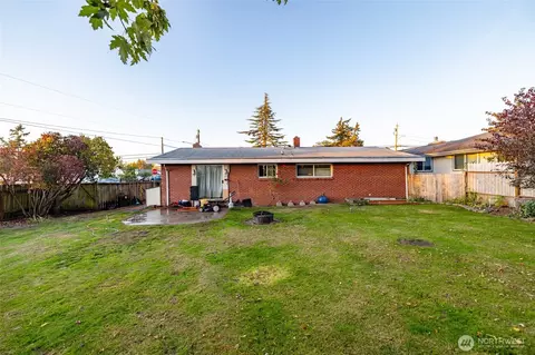 723 SE 6th Ave, Oak Harbor, WA 98277
