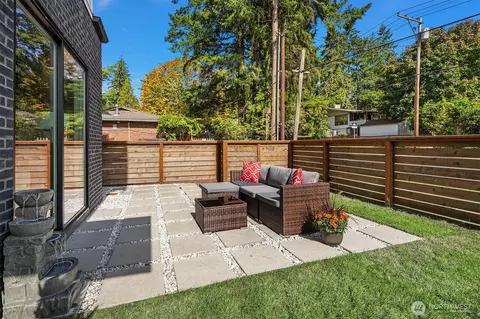 Exterior - 18607 A 104th Ave NE, Bothell, WA 98011 photo 2 of 8