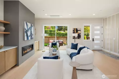 Living - 18607 A 104th Ave NE, Bothell, WA 98011 photo 2 of 5