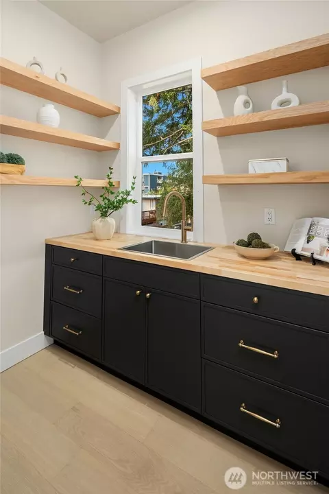 Kitchen - 18607 A 104th Ave NE, Bothell, WA 98011 photo 5 of 5