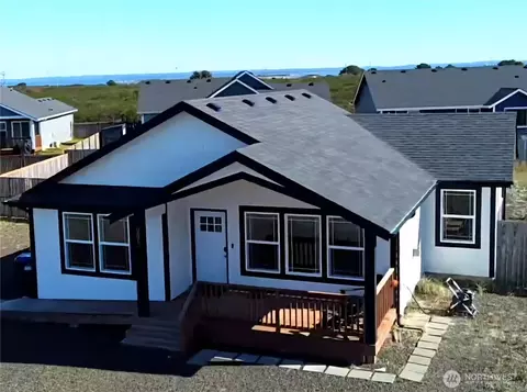 995 Alida Ct SE, Ocean Shores, WA 98569