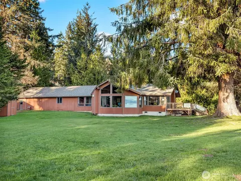 556 State Route 401, Naselle, WA 98638