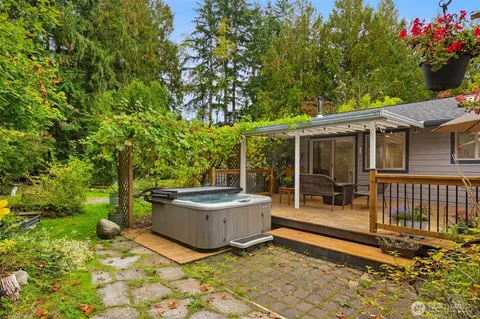 Exterior - 24404 SE 376th St, Enumclaw, WA 98022 photo 2 of 7