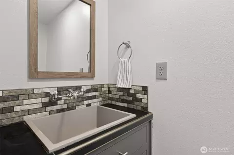 Bath - 24404 SE 376th St, Enumclaw, WA 98022 photo 4 of 4