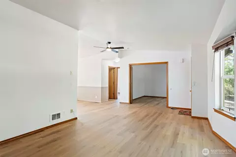 Living - 117 Stan View Dr, Chehalis, WA 98532 photo 4 of 5