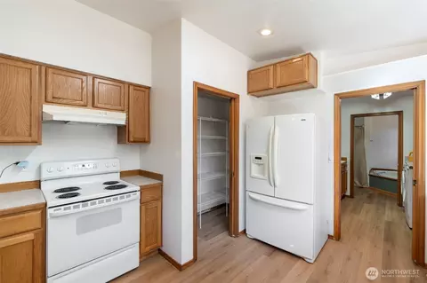 Kitchen - 117 Stan View Dr, Chehalis, WA 98532 photo 2 of 3