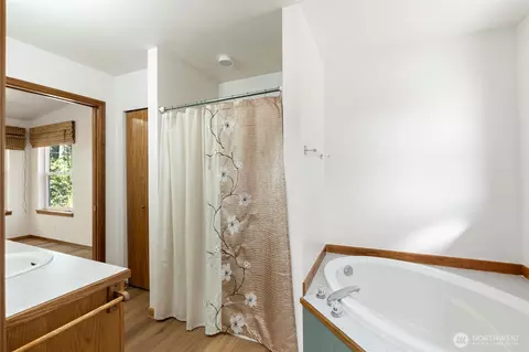 Bath - 117 Stan View Dr, Chehalis, WA 98532 photo 1 of 2