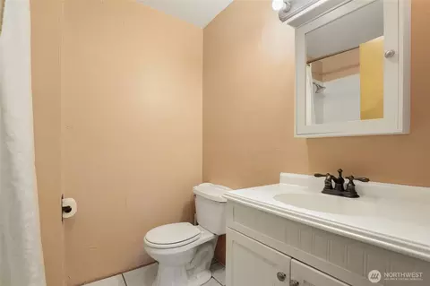 Bath - 649 C Ct, Enumclaw, WA 98022 photo 1 of 2
