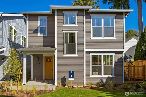 12523 NE 94th St, Kirkland, WA 98033