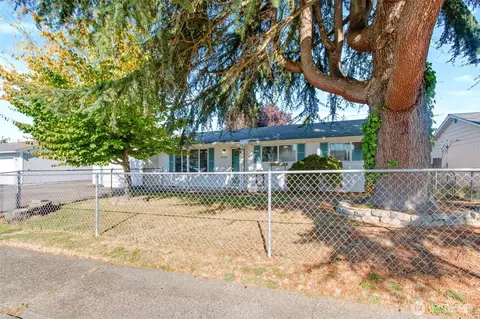 Exterior - 359 Douglas St, Longview, WA 98632 photo 3 of 10