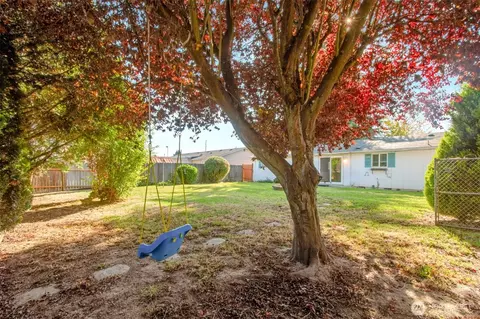 Exterior - 359 Douglas St, Longview, WA 98632 photo 6 of 10