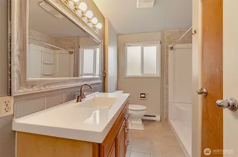Bath - 359 Douglas St, Longview, WA 98632 photo 2 of 2