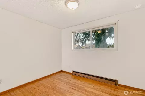 Bedroom - 359 Douglas St, Longview, WA 98632 photo 2 of 7