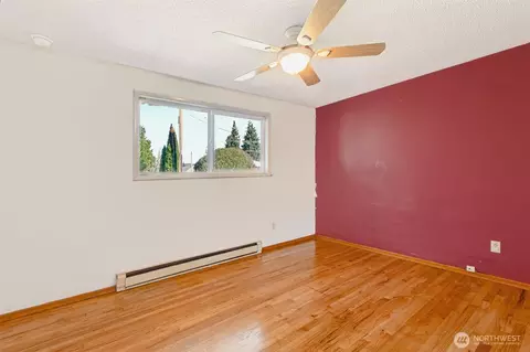 Bedroom - 359 Douglas St, Longview, WA 98632 photo 5 of 7