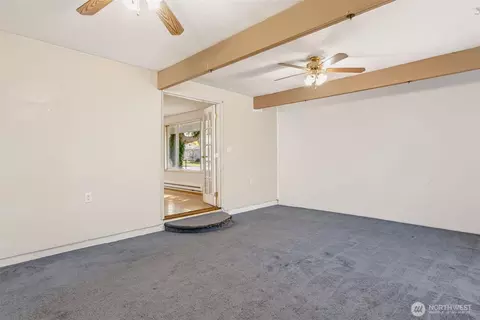 Living - 359 Douglas St, Longview, WA 98632 photo 3 of 7