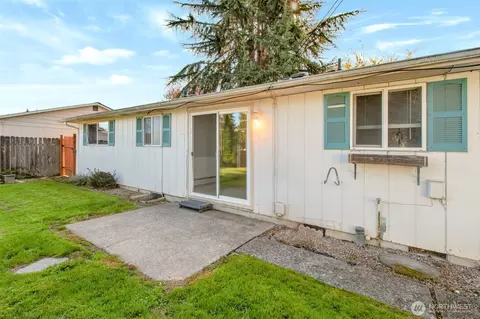 Exterior - 359 Douglas St, Longview, WA 98632 photo 4 of 10