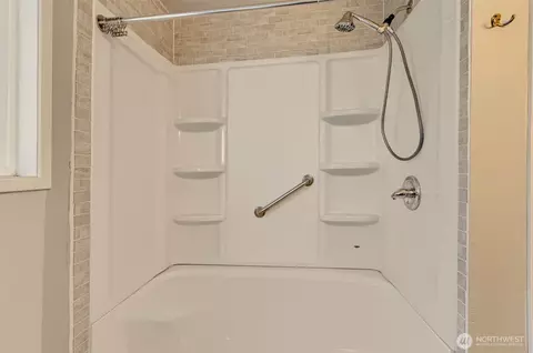 Bath - 359 Douglas St, Longview, WA 98632 photo 1 of 2