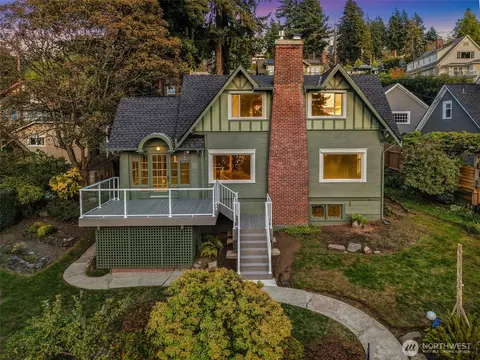 443 15th St, Bellingham, WA 98225