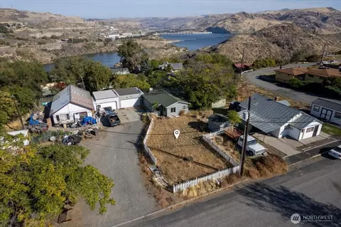 213 Roosevelt Dr, Grand Coulee, WA 99133