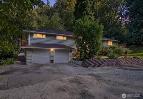 19926 40th Pl NE, Lake Forest Park, WA 98155