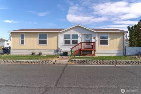 900 N Grape Dr #69, Moses Lake, WA 98837