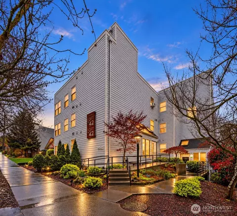 6547 42nd Ave SW #303, Seattle, WA 98136