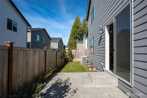 Exterior - 20908 42nd Dr SE, Bothell, WA 98021 photo 4 of 4