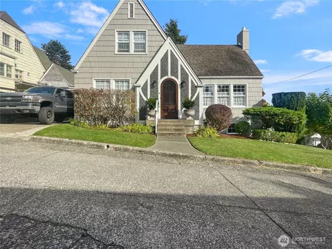 912 N Division St, Aberdeen, WA 98520
