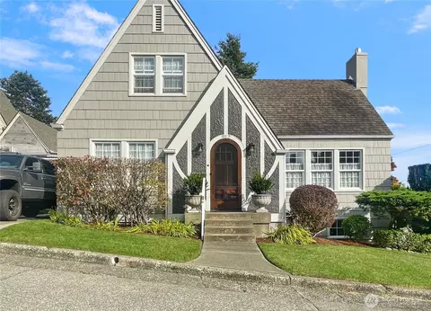 912 N Division St, Aberdeen, WA 98520