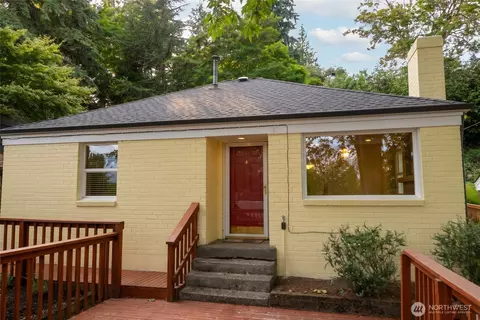 9233 17th Ave NE, Seattle, WA 98115