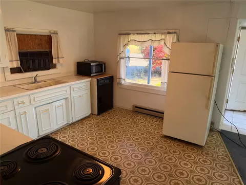 Kitchen - 166 Allman Rd, Winlock, WA 98596 photo 1 of 2
