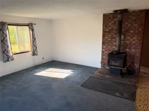 Living - 166 Allman Rd, Winlock, WA 98596 photo 2 of 2