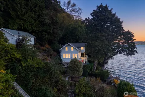 1231 Maplewood Beach Dr, Gig Harbor, WA 98332