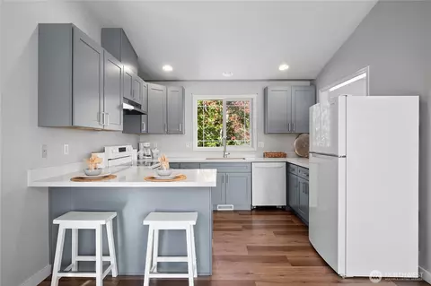 Kitchen - 6716 Lower Ridge Rd, Everett, WA 98203 photo 1 of 5