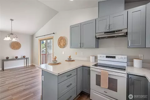 Kitchen - 6716 Lower Ridge Rd, Everett, WA 98203 photo 4 of 5