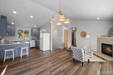 Living - 6716 Lower Ridge Rd, Everett, WA 98203 photo 3 of 4