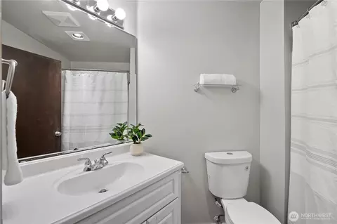 Bath - 6716 Lower Ridge Rd, Everett, WA 98203 photo 2 of 2