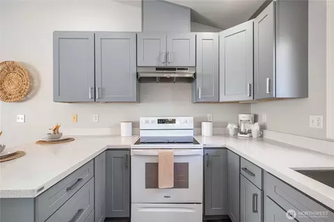 Kitchen - 6716 Lower Ridge Rd, Everett, WA 98203 photo 3 of 5