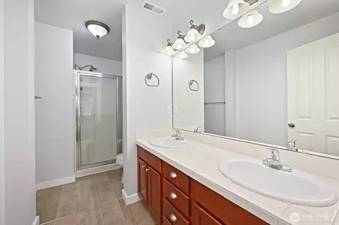 Bath - 21615 11th Dr SE, Bothell, WA 98021 photo 3 of 5