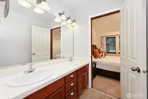 Bath - 21615 11th Dr SE, Bothell, WA 98021 photo 2 of 5