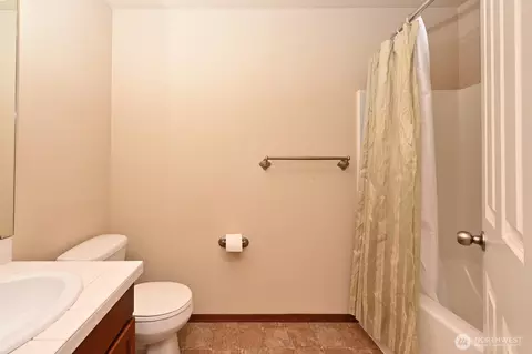 Bath - 21615 11th Dr SE, Bothell, WA 98021 photo 4 of 5