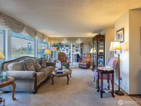 Living - 1301 S 3rd Ave #14A, Sequim, WA 98382 photo 3 of 3