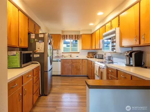 Kitchen - 1301 S 3rd Ave #14A, Sequim, WA 98382 photo 1 of 4